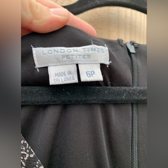 London Times Side Tie Moc Wrap Jersey Dress Women's Size 6 Petite Black Swirl - Picture 3 of 6